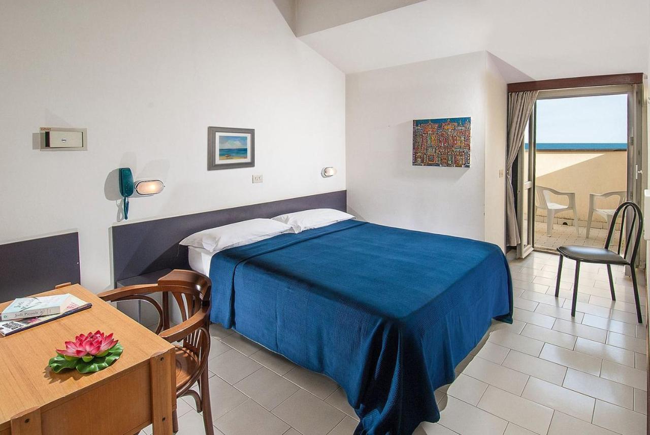 Hotel Ninfea كاتوليكا المظهر الخارجي الصورة